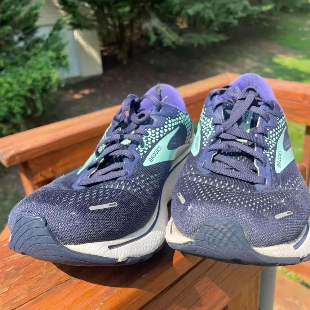 Brooks women’s wide